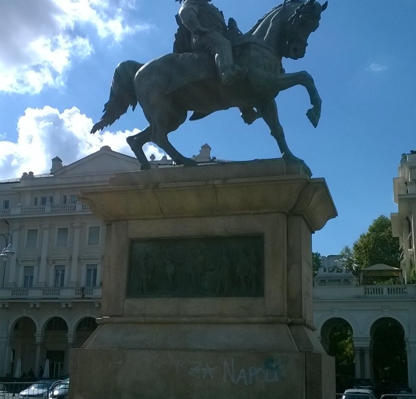 Statua Vittorio Emanuele II-诺瓦拉必去景点