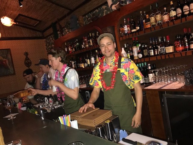 恩莫尔餐馆和美食-Jacoby's Tiki Bar