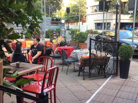 Izzy living Tirana-地拉那必去景点