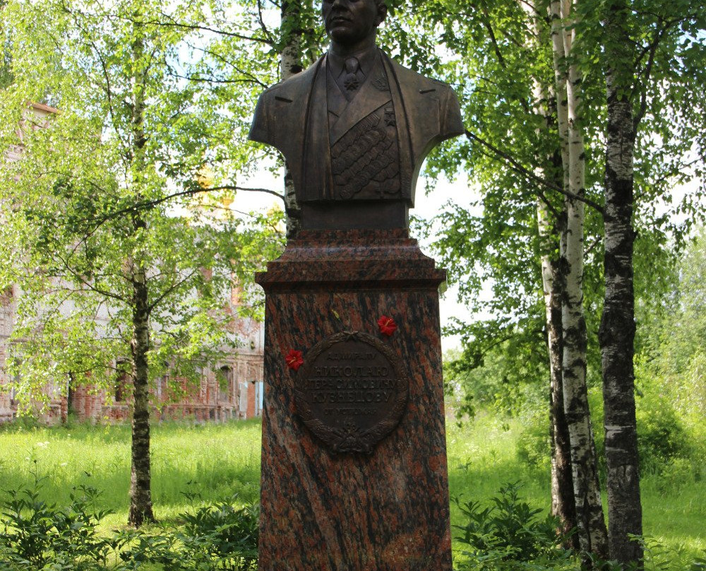Monument to the Admiral Nikolai Kuznetsov景点图片