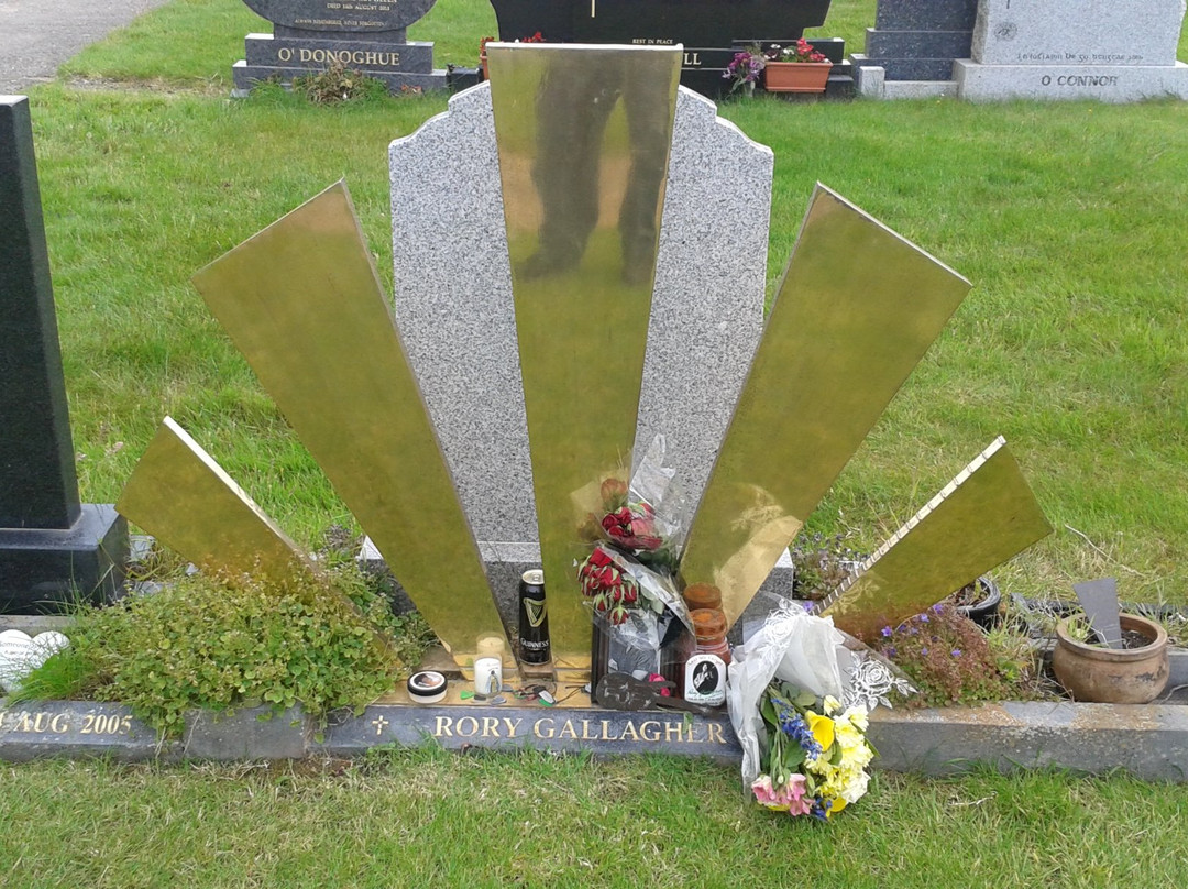 Rory Gallagher Gravesite - St. Olivers Cemetery景点图片