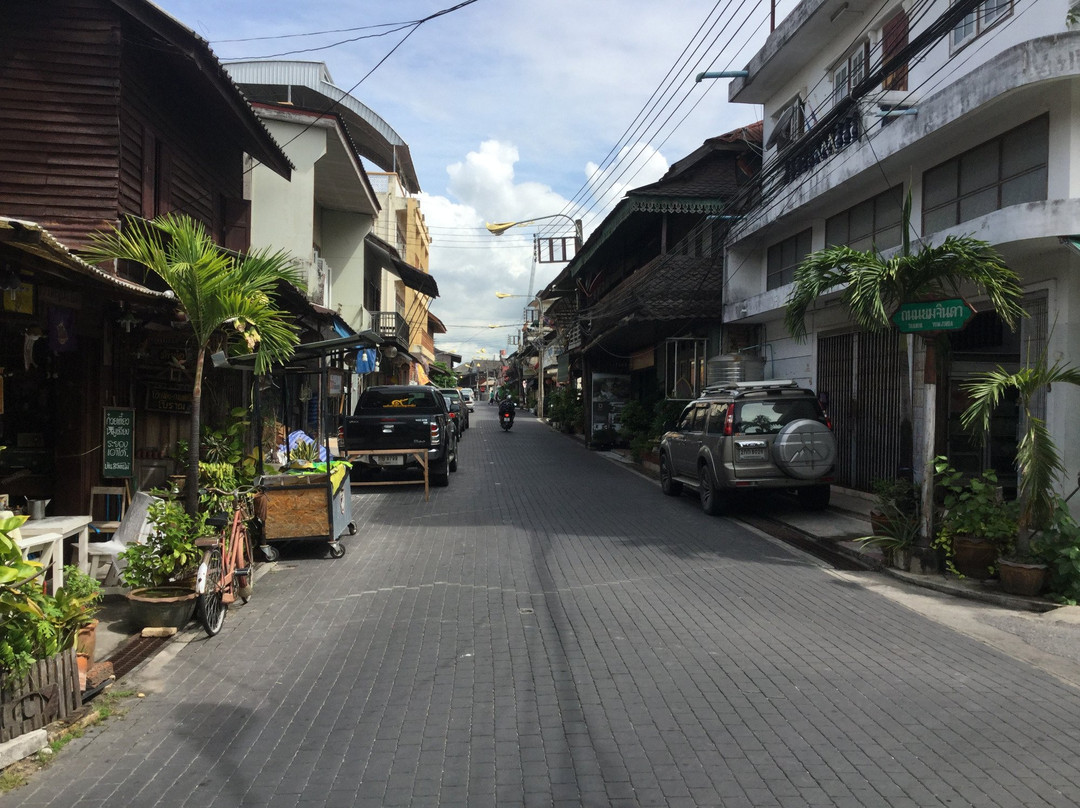 罗勇旅游景点-Yomjinda Road