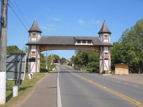Linha Nova旅游景点-Pórtico de Presidente Lucena