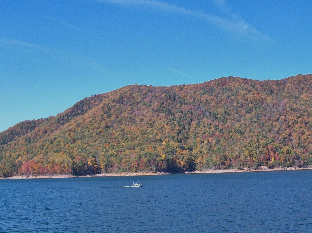 Wautauga Lake景点图片