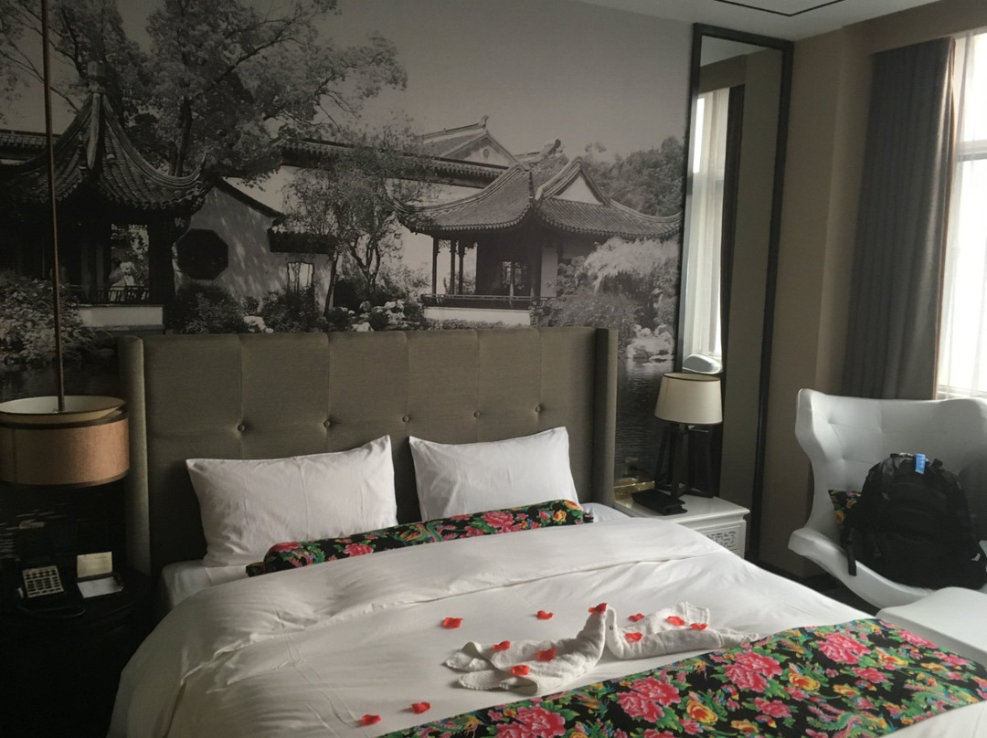 瑞贝卡大酒店主图
