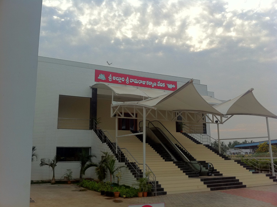 Falcons Nest Hotel主图