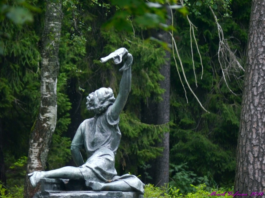 Monument to Raymonde Dien景点图片