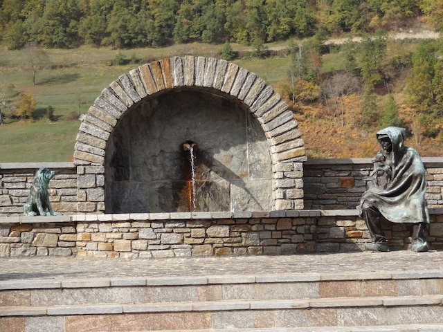 Eglise Saint-Michel-Viella必去景点