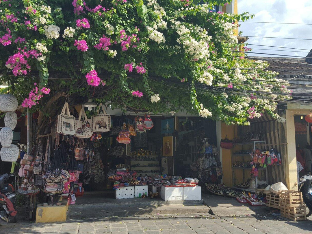 Phuoc Thinh Souvenir Shop-会安必去景点