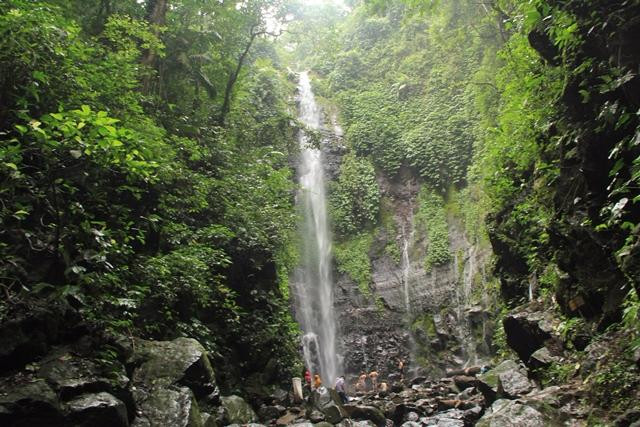 Lawe Waterfall景点图片
