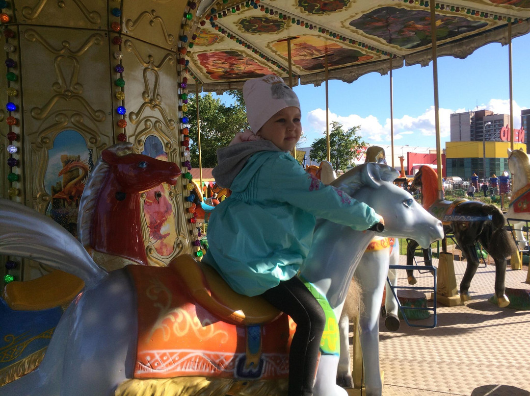 The Amusement Park in the Yesenin's Park-圣彼得堡必去景点