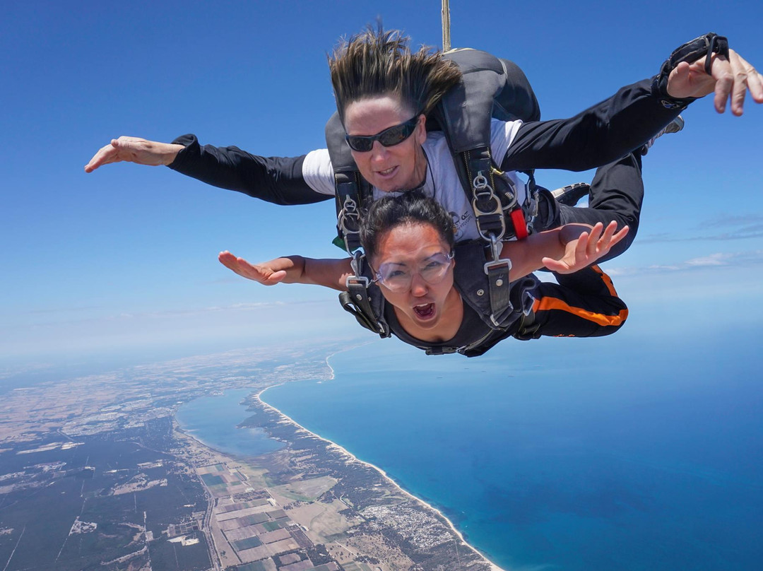 West OZ Skydiving景点图片