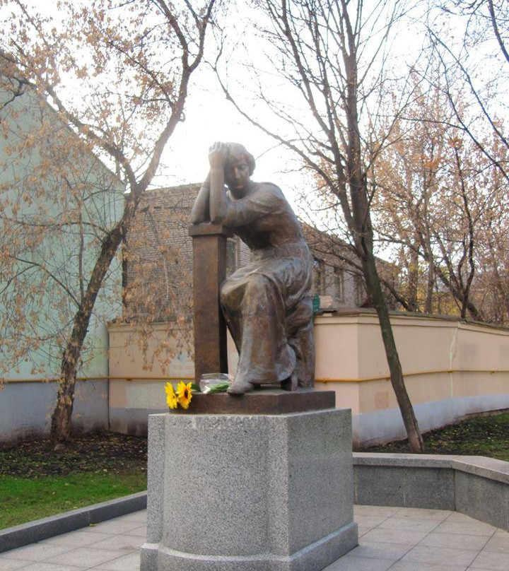 Marina Tsvetayeva Monument景点图片