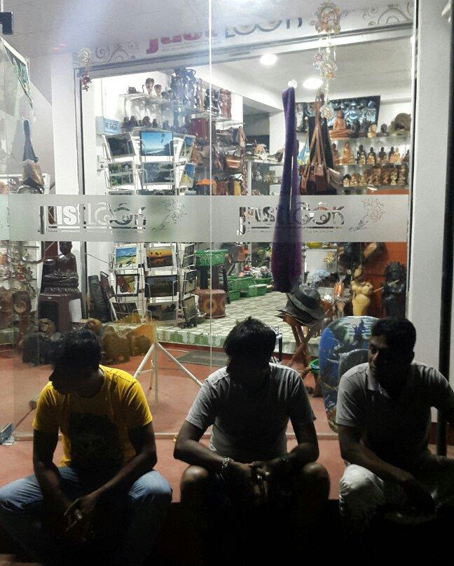 JUST LOOKIN' GALLERY-黑格斯敦必去景点