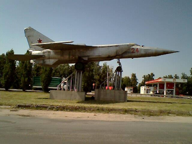 Plane MIG-25 Monument-Yelets必去景点