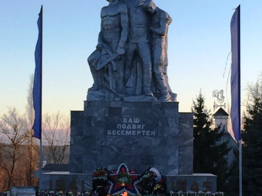 Monument to Fallen Soldiers景点图片