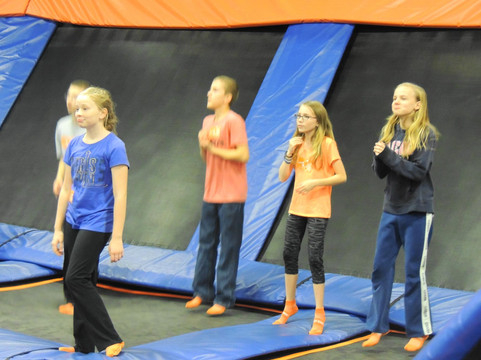 Sky Zone Trampoline Park-埃文斯维尔必去景点