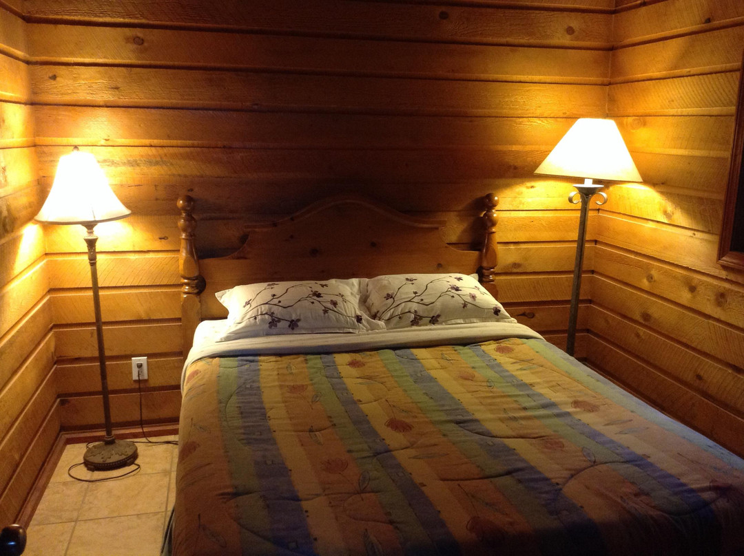 Canyon Hot Spring Resort-雷夫尔斯托克必去景点