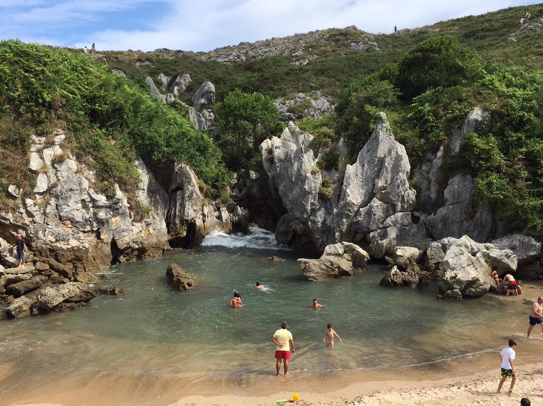 Playa de Gulpiyuri-利亚内斯必去景点