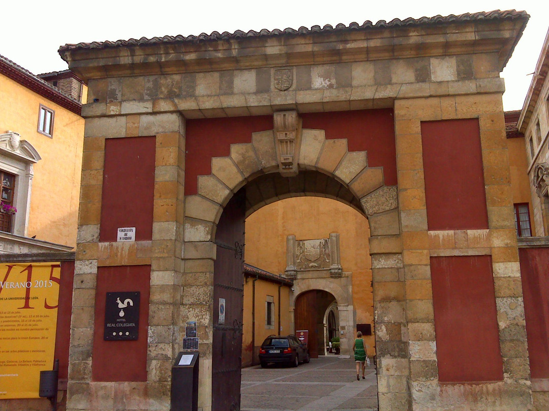 Navatejera旅游景点-Museo Bíblico y Oriental