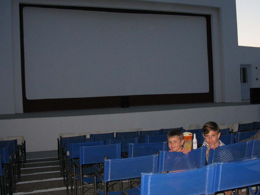 Cine Rex - Therinos-帕罗奇亚必去景点