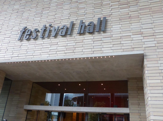 节日大厅剧院-大阪市必去景点