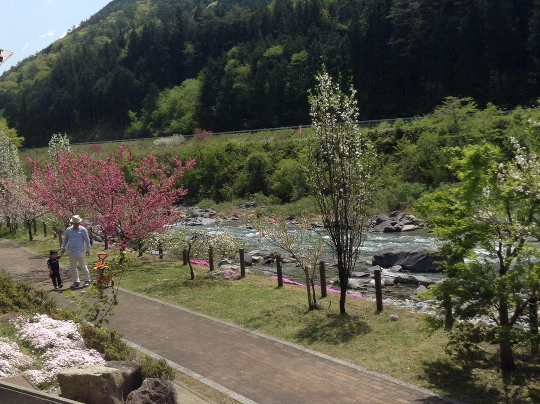 Minami Hida Osaka Hanamomo Michi-no-Eki-下吕市必去景点
