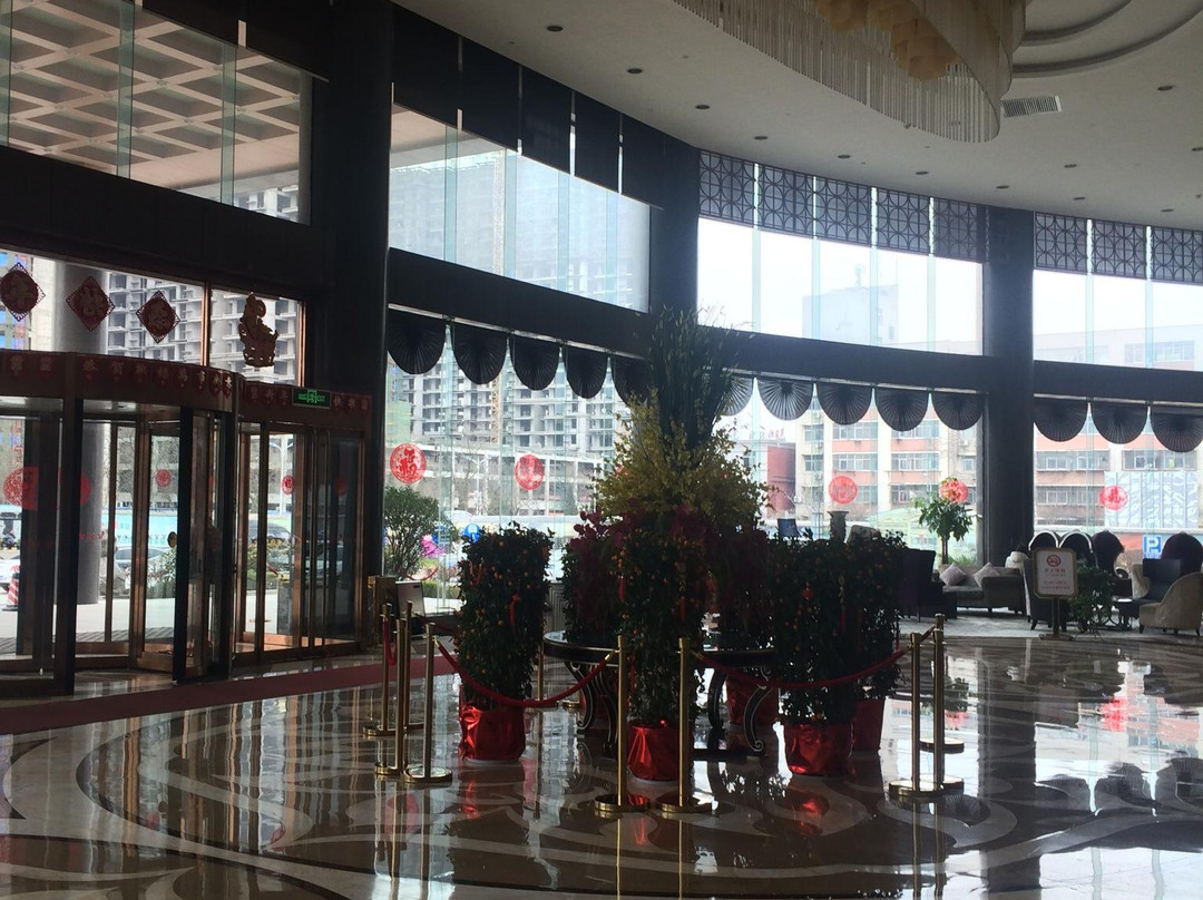 三鼎华悦大酒店主图
