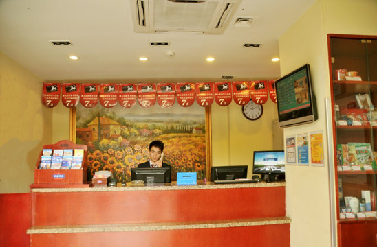 汉庭酒店(长沙五一广场迎宾路口地铁站店)主图