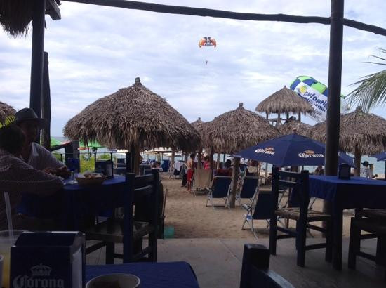 Blue Chairs Beach Club Restaurant & Bar-瓦拉塔港必去景点