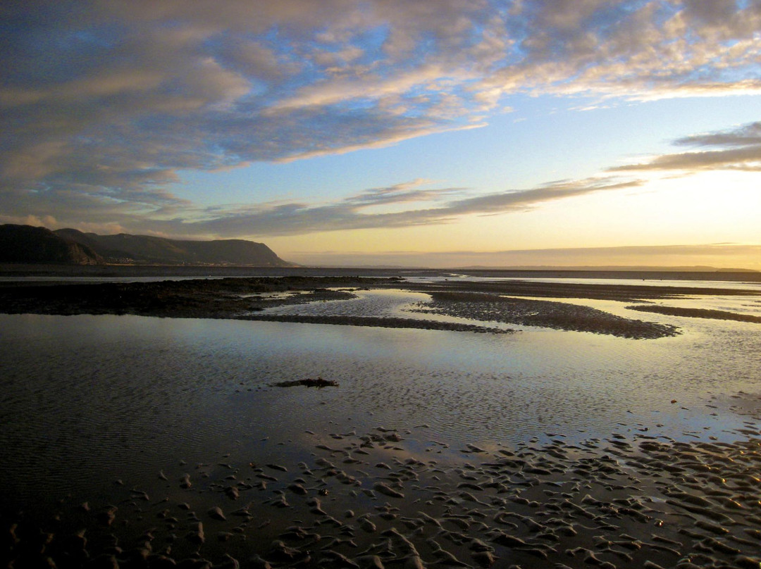 West Shore Beach景点图片