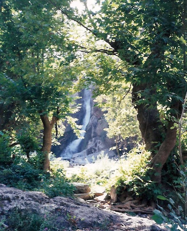 Shalmash Waterfall景点图片