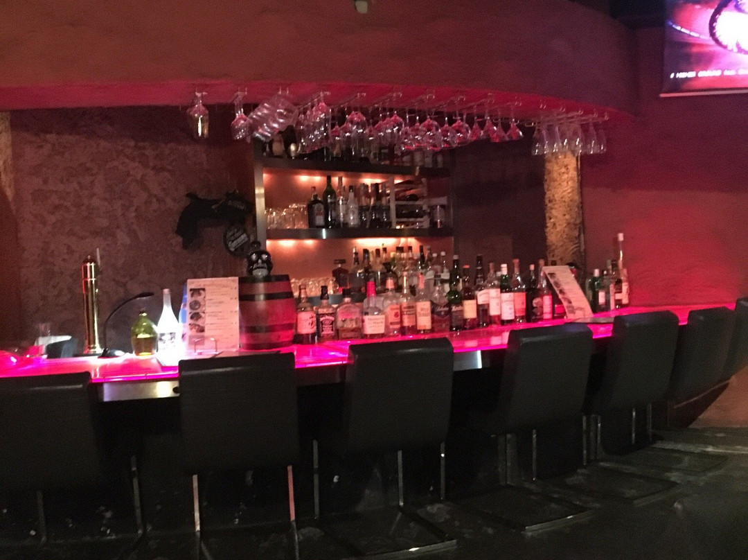 アミューズメントスポーツバー 蜂の巣