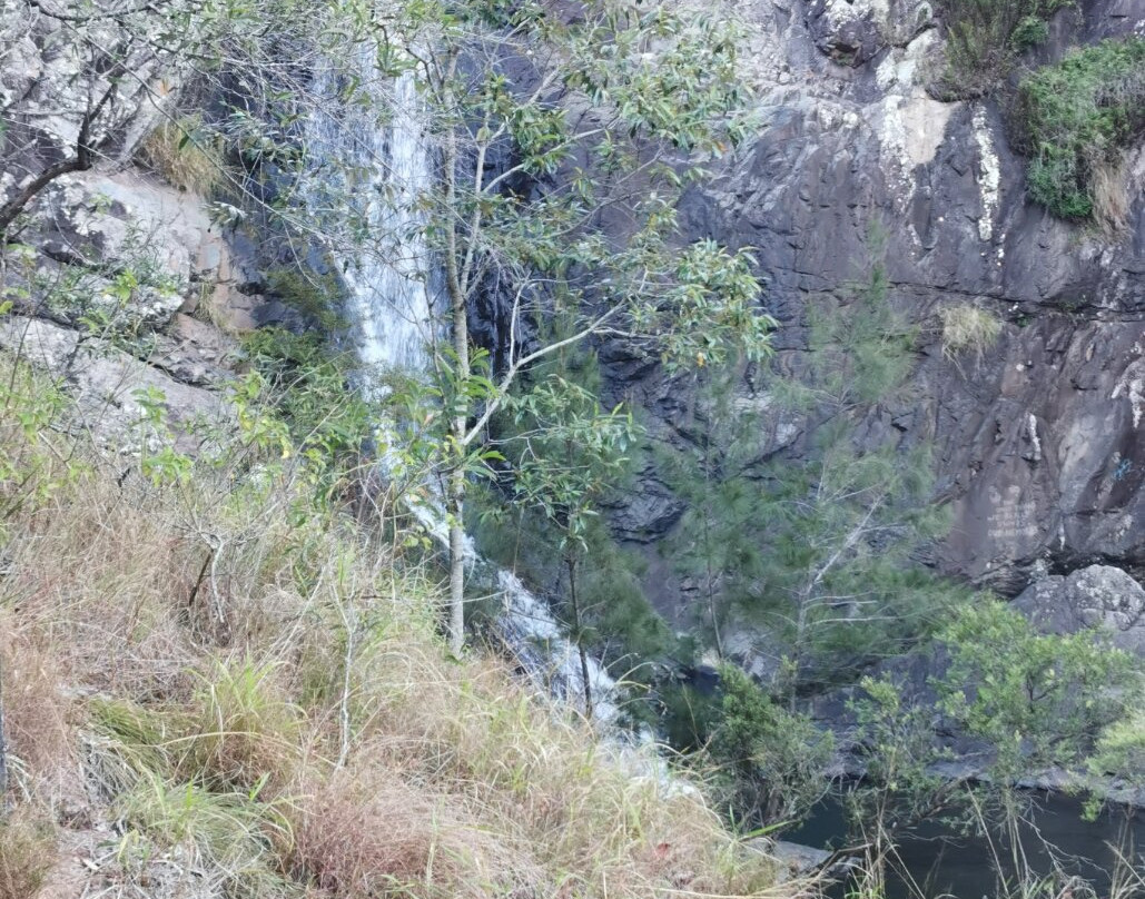 Cedar Creek Falls景点图片