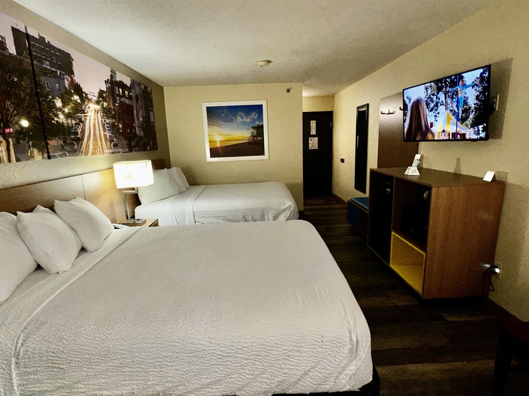 Days Inn & Suites by Wyndham Kaukauna WI主图