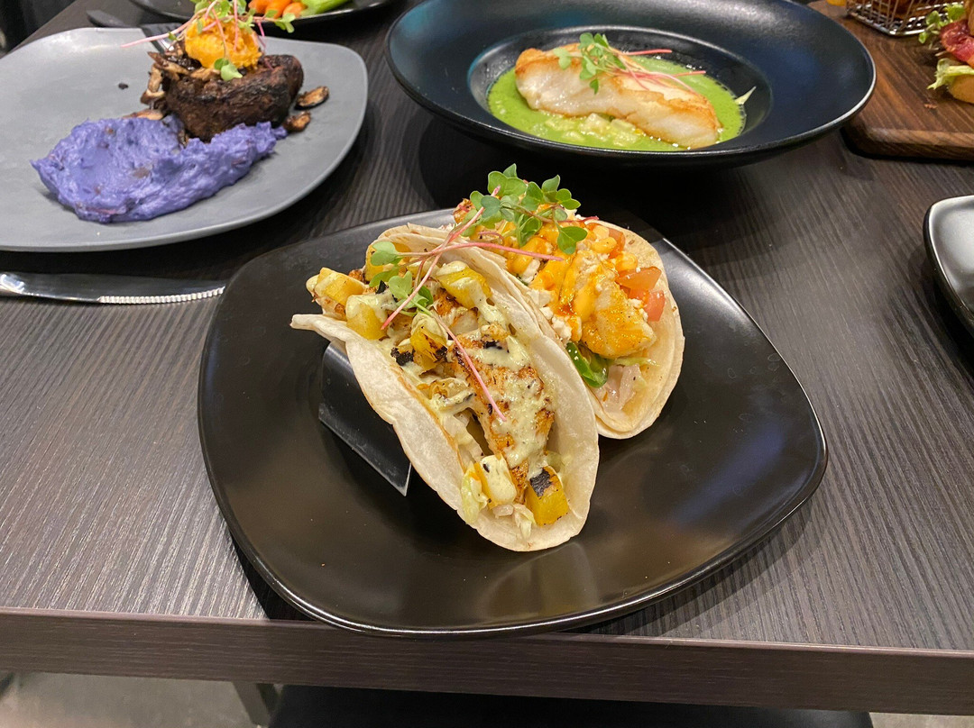 Brett Hull's Junction House