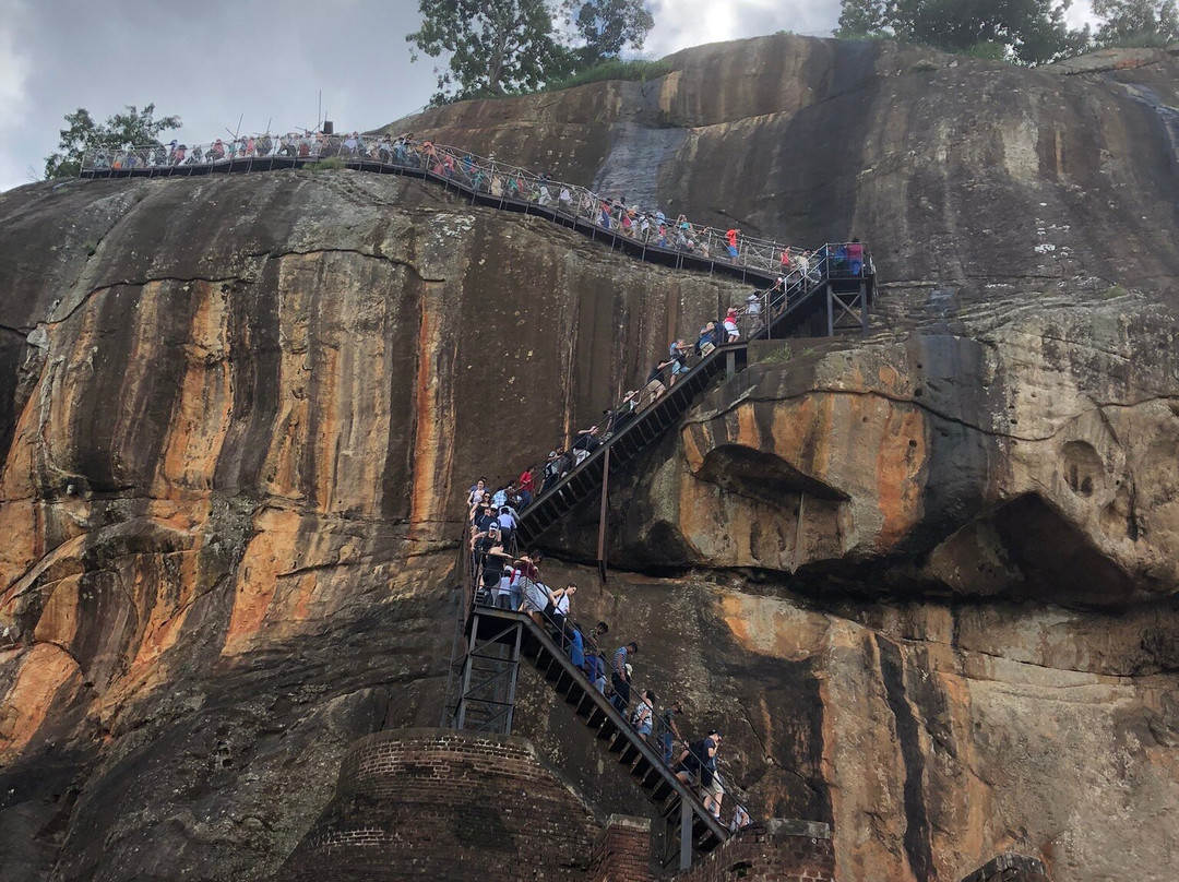 Chauffeur Guide Francophone au Sri Lanka 🇱🇰 (Yohan) Sense Of Lanka Travel-康提必去景点