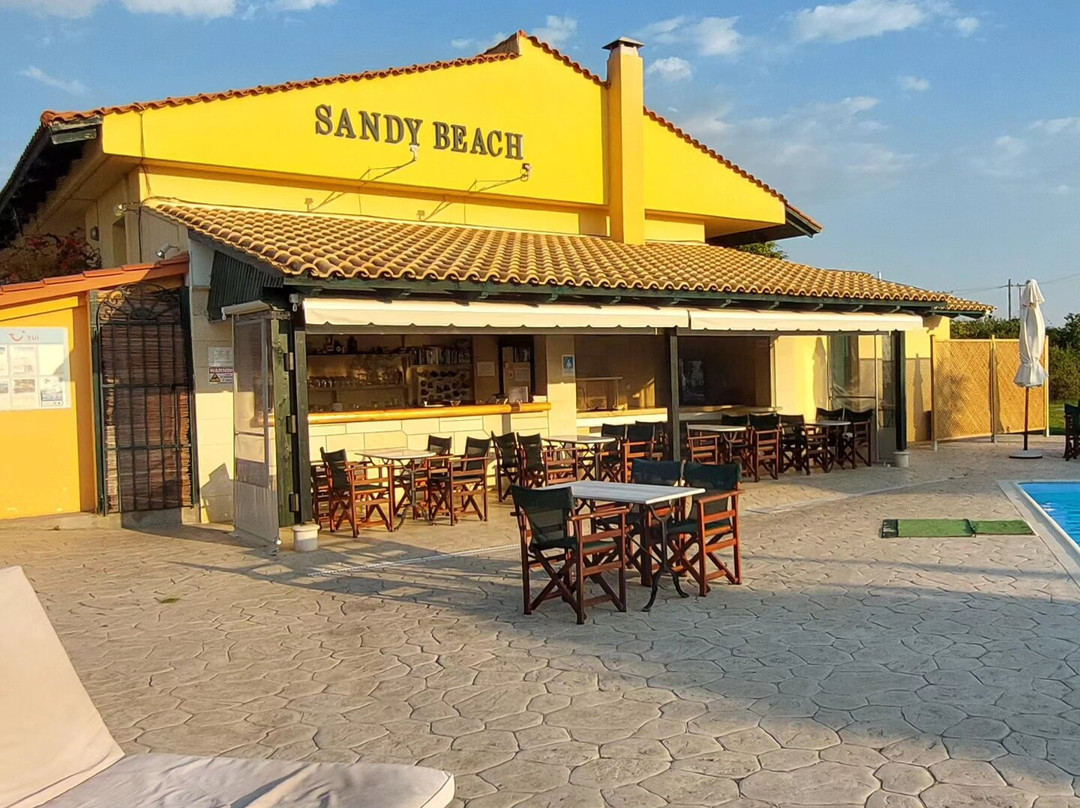 Sandy Beach Villas & Apartments主图