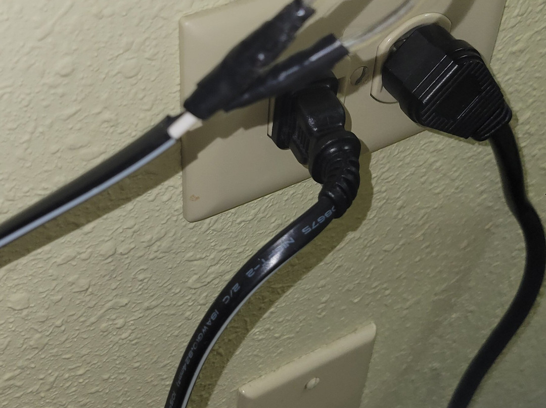 奥罗拉内珀维尔烛木套房酒店主图