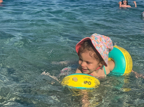 阿德拉桑河酒店主图