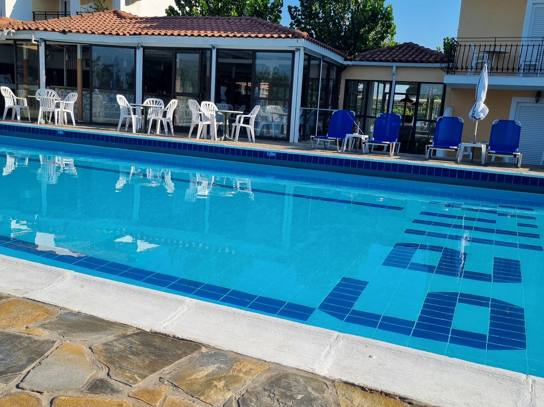 Village Inn Studios & Family Apartments主图