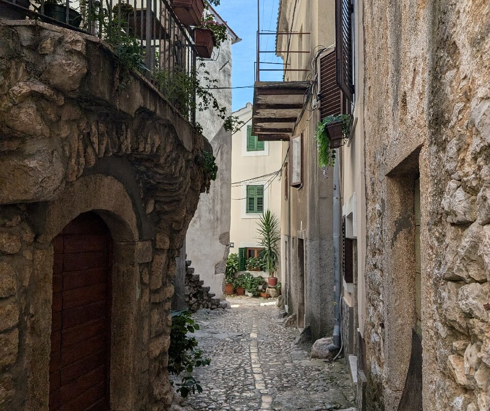 Klancic Narrow Street景点图片