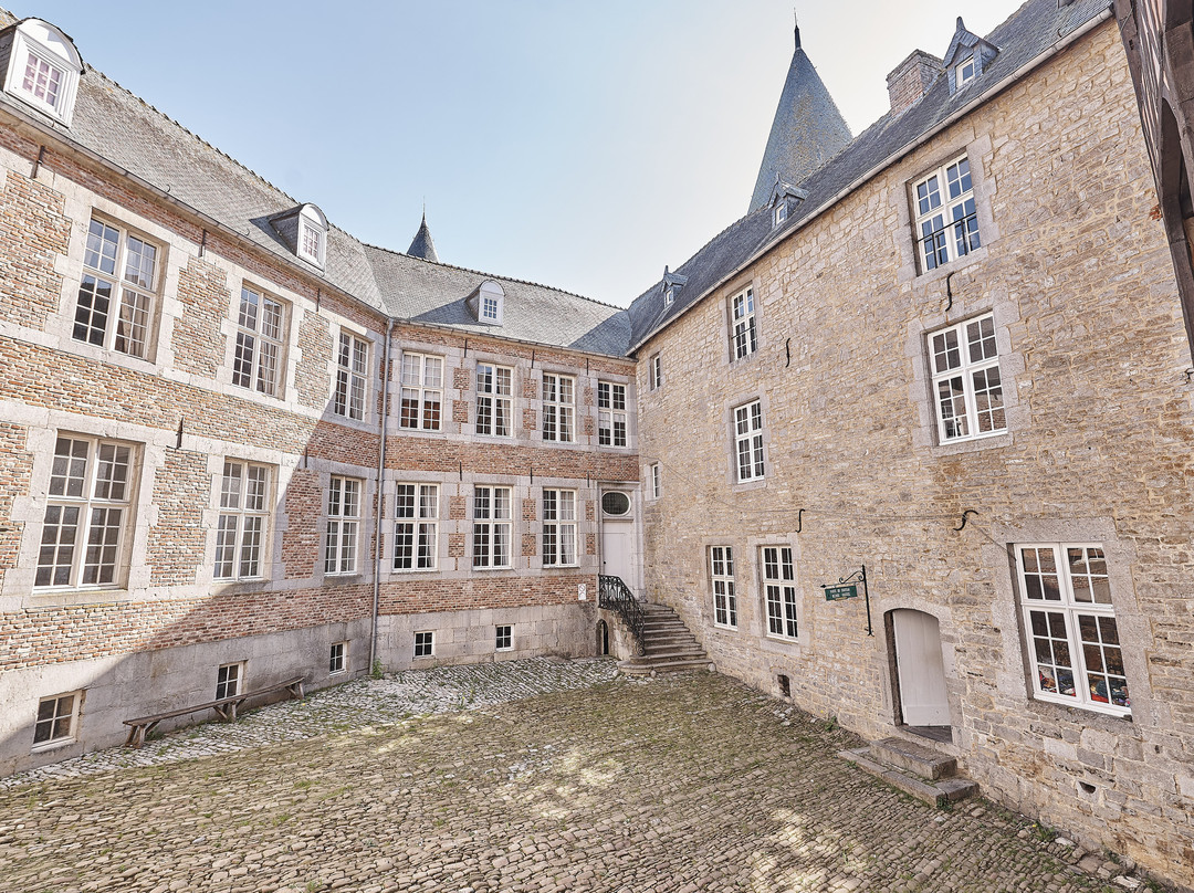 Le Château De Vêves景点图片