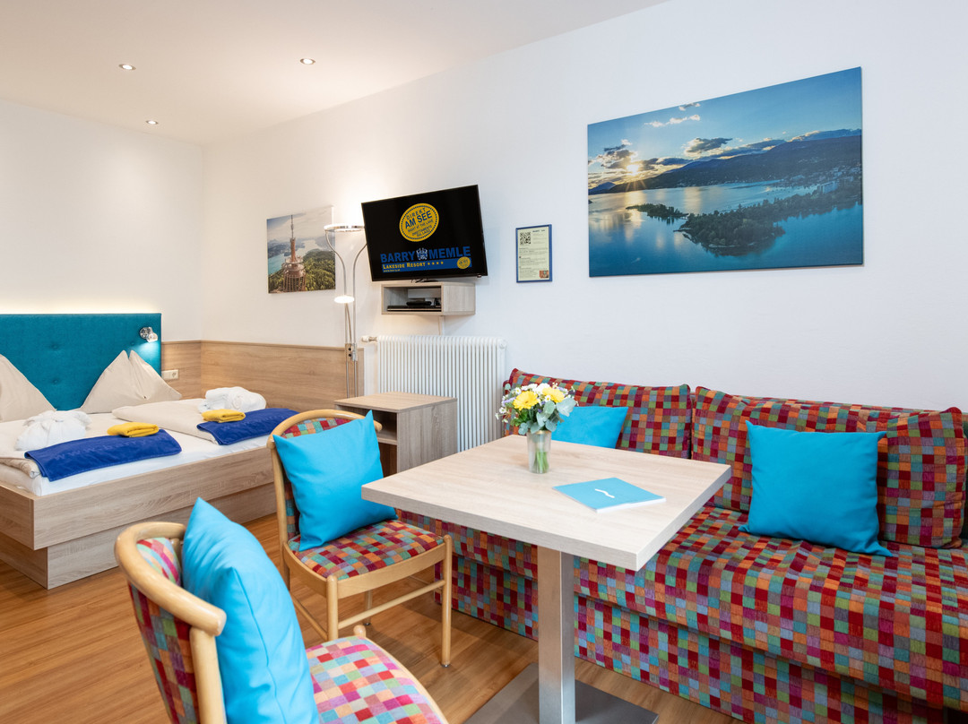 Barry Memle Lakeside Resort主图