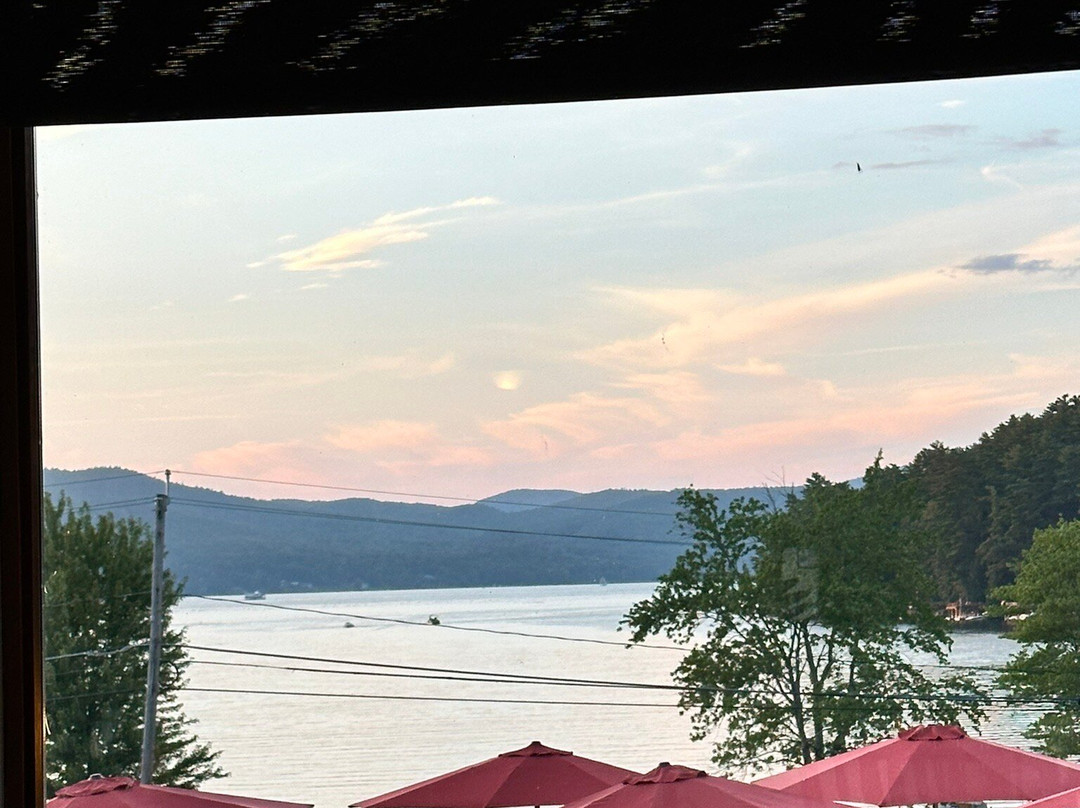 Bayside Resort Lake George主图
