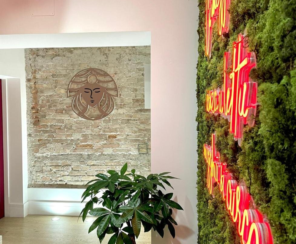 Athena Luxury Rooms主图