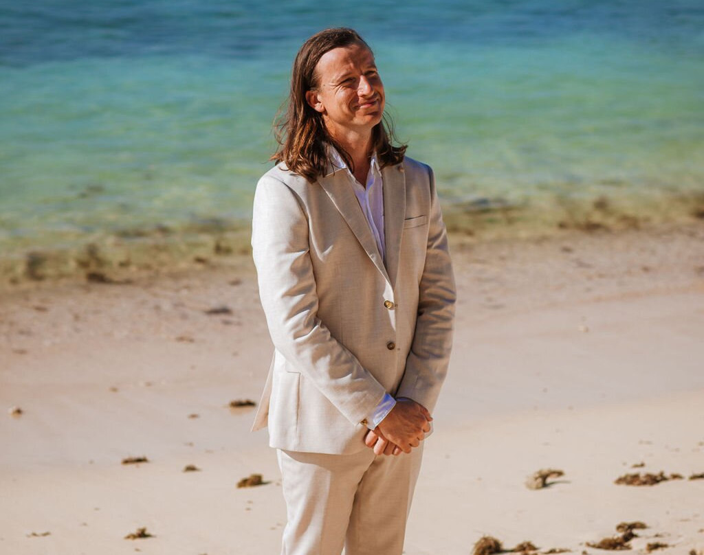 玛那岛度假酒店主图