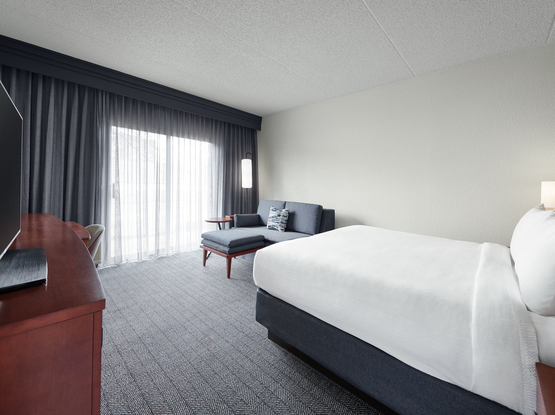 Courtyard by Marriott St. Louis Westport Plaza主图