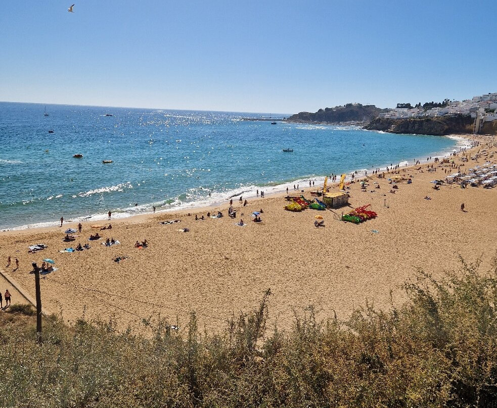 Praia dos Pescadores-阿尔布赞拉必去景点