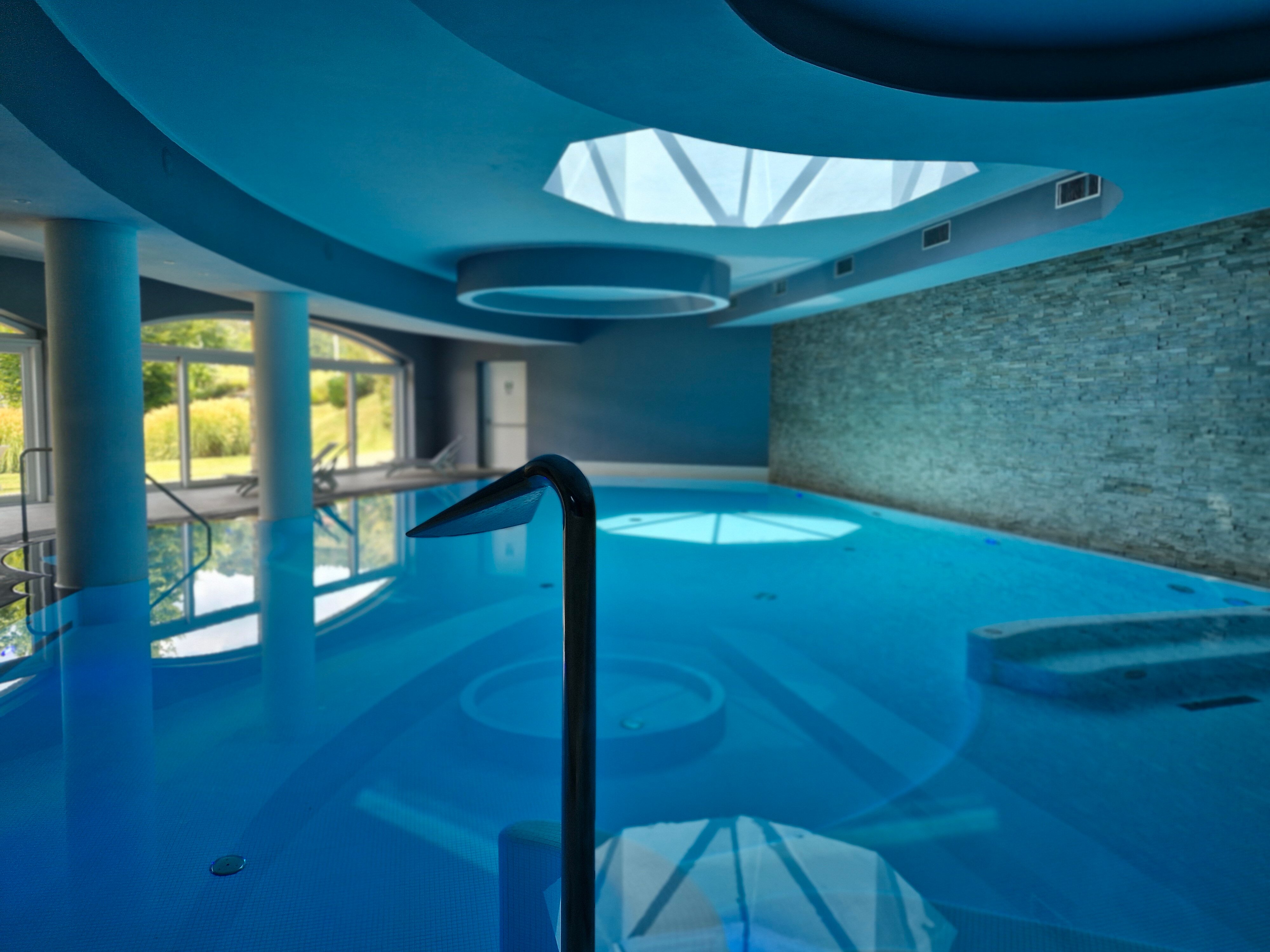 Bes Hotel Terme Di Palazzago-泳池